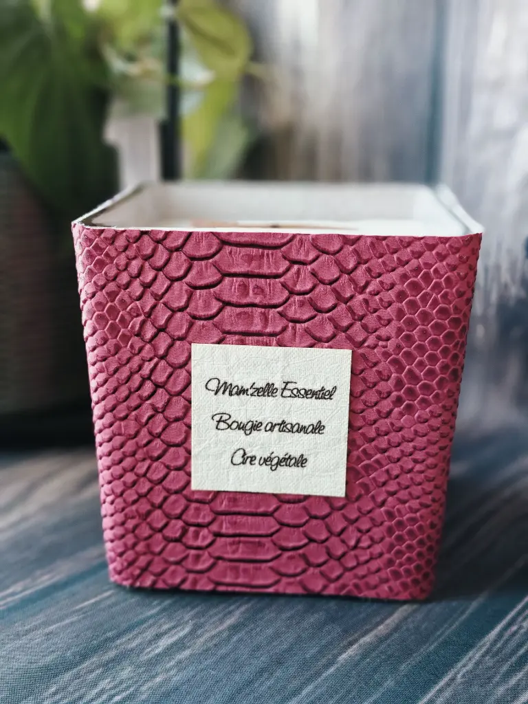 bougie tissu rose1.webp