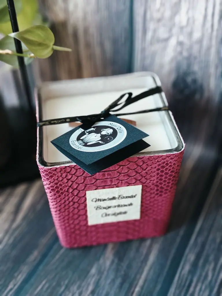 bougie tissu rose3.webp