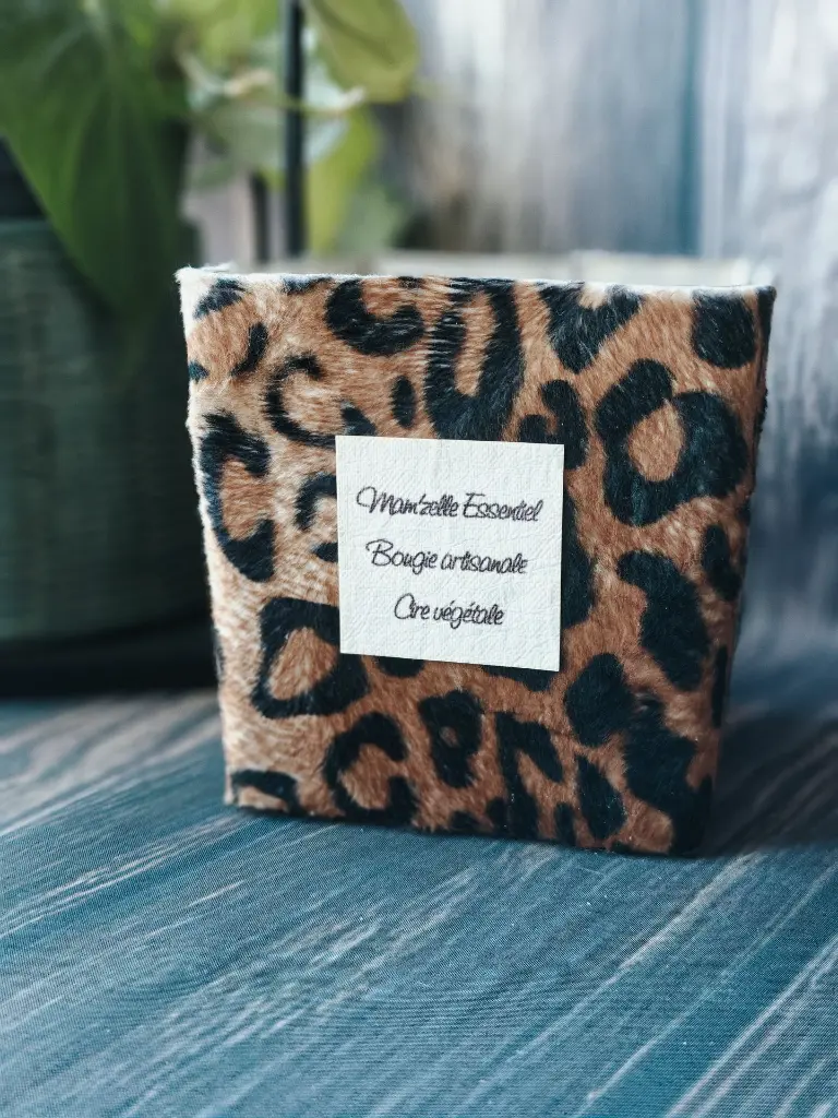 bougie tissu leopard1.webp